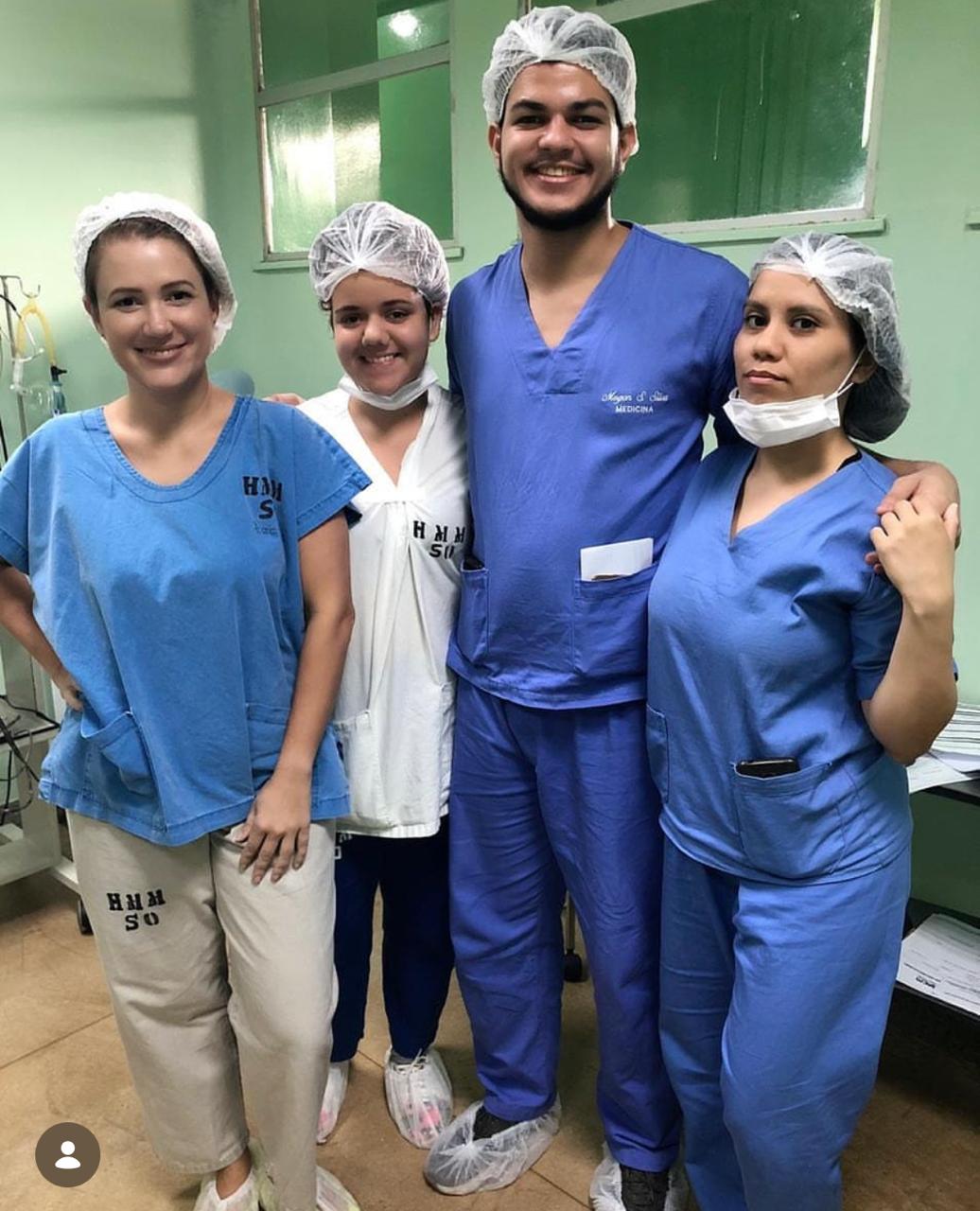Atividades práticas em cirurgia dermatológica no HMM com acadêmicos de Medicina