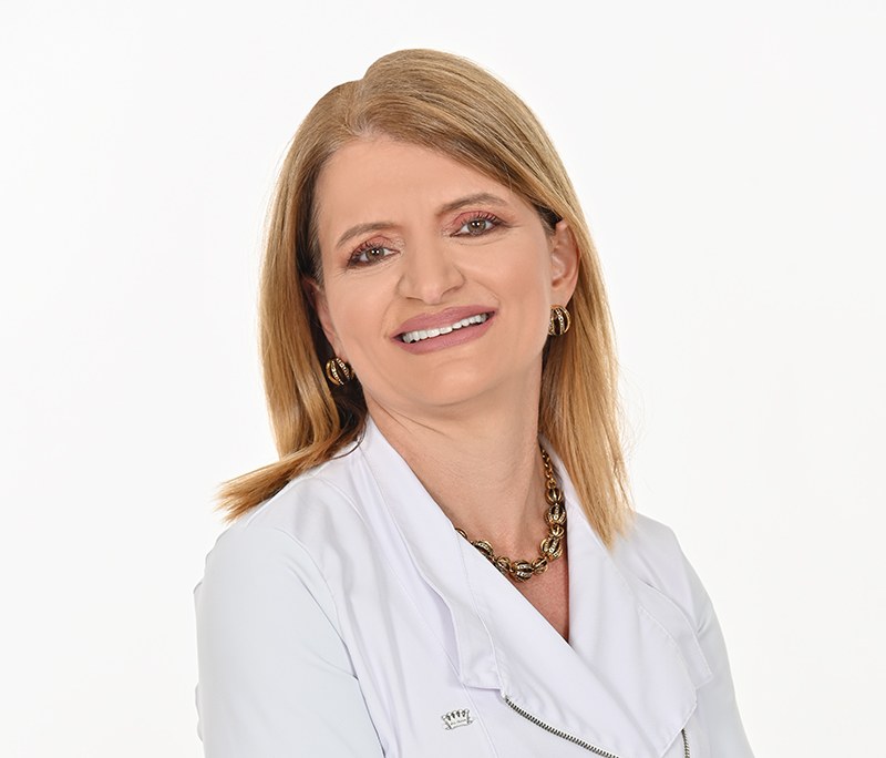 Dra. Cláudia Dizioli Franco Bueno