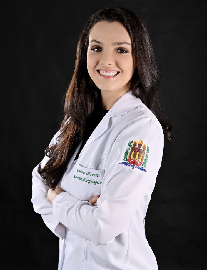 Dra. Larissa Navarro Barros